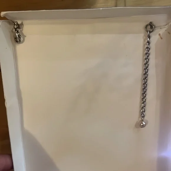 Versai Pearl Necklace - Picture 4 of 7